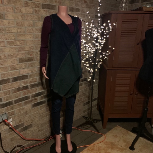 LAST CHANCENavy & Green Color Block Fleece Vest - Picture 5 of 5